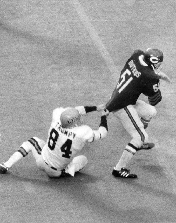 Butkus defends an attack from Bengals tight end Bob Trumpy. Chicago Tribune