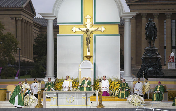 Pope Francis celebrates the closing Mass of the World Meeting of Families on the Benjamin Franklin Parkway. Yong Kim / Staff Photographer