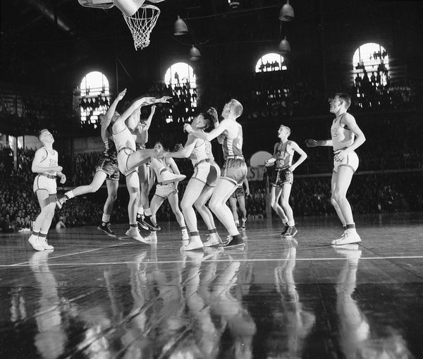 Madison West and Onalaska high schools during the opening game of the WIAA state basketball tournament, March 15, 1951. Courtesy Wisconsin Historical Society, Image ID 70024