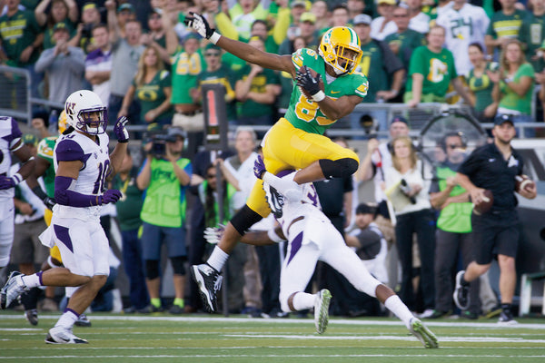 Tight end Pharaoh Brown (85) flew high in his season-best performance — three pass receptions, including one for 66 yards that set up an Oregon’s third touchdown. Bruce Ely/The Oregonian/OregonLive