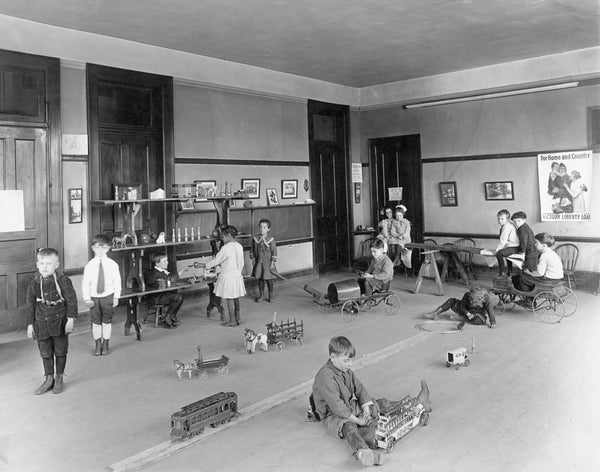 Johnston School students at play, May 1919. The school was located at Waterloo and Dubois Avenues. Courtesy Detroit Public Library / #HCJ085