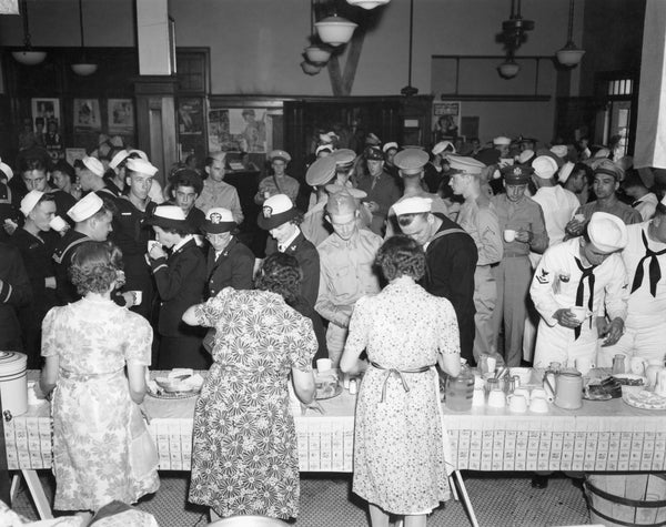 Canteen scene, circa 1945. Courtesy Lincoln County Historical Museum