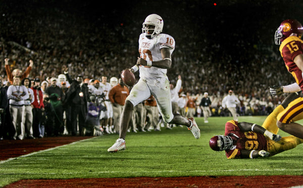 Texas quarterback Vince Young (10) races into the corner of the end zone for the game-winning touchdown sealing the Longhorns’ 41-38 victory over the University of Southern California during the 2006 Rose Bowl National Championship Game held in Pasadena, Calif., on Jan. 4, 2006. Rodolfo Gonzalez / Austin American-Statesman