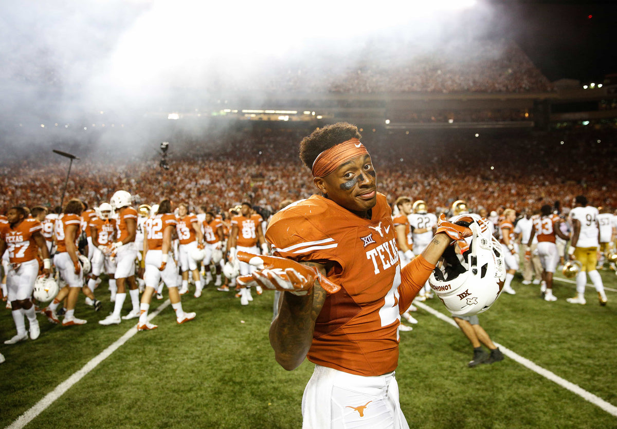 Texas safety DeShon Elliott (4) celebrates the win over Notre Dame at Royal-Memorial Stadium on Sept. 4, 2016. Jay Janner / Austin American-Statesman