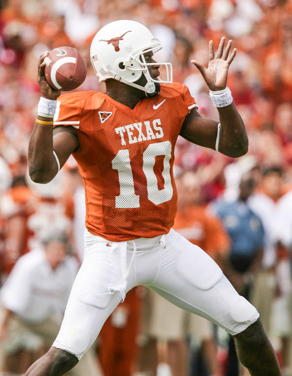Texas quarterback Vince Young makes a completion to Brian Carter in the first quarter of the Red River Rivalry game on Oct. 8, 2005. Jay Janner / Austin American-Statesman