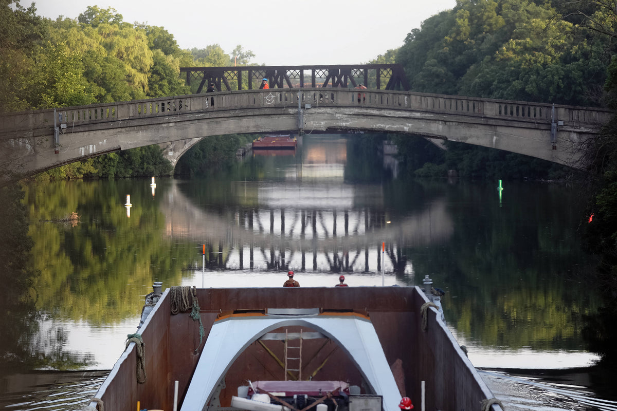 The Carver Companies barge heads through Genesee Valley Park around 7 a.m. Some people came out to watch it. Tina MacIntyre-Yee / Democrat and Chronicle