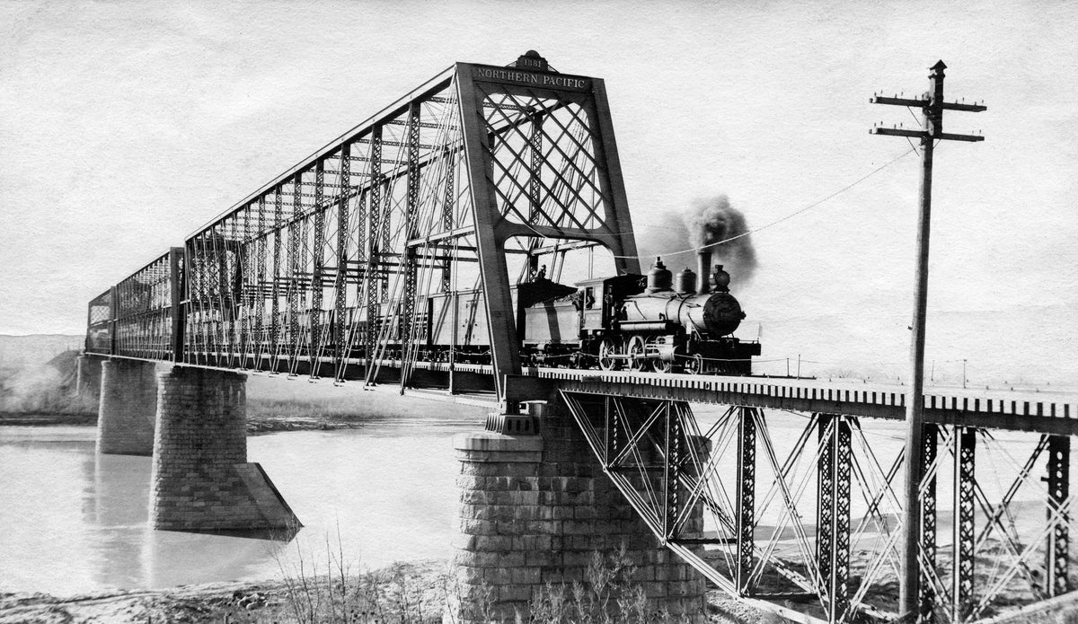 Northern Pacific Railroad Bridge (No. 84), Bismarck. Courtesy State Historical Society of North Dakota / #00113-Bk4-p020-02