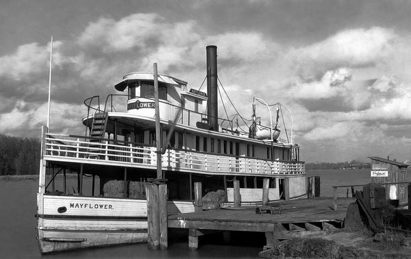 The steamer Mayflower in Plymouth, circa 1905. The Mayflower hauled goods, freight, and passengers between Plymouth and Windsor in the late 19th and early 20th centuries. It capsized en route to Windsor in June 1899. The steamer was raised and repaired and was back in service the following month. Courtesy UNC-Chapel Hill, North Carolina Collection Photographic Archives, Wilson Library