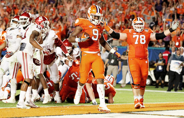 Clemson running back Wayne Gallman (9) rushes for a touchdown against Oklahoma in the 4th quarter. Sefton Ipock / Anderson Independent Mail