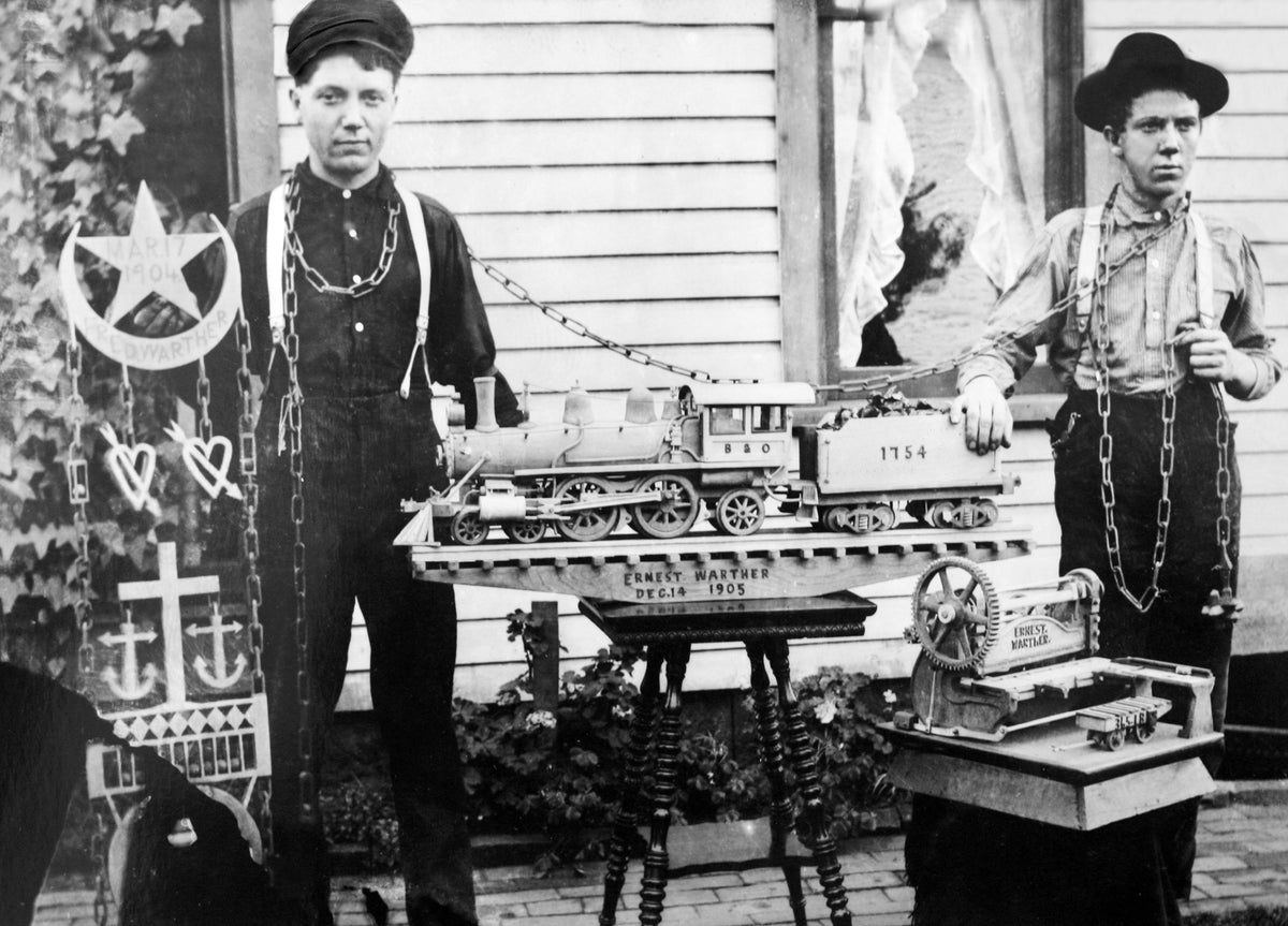 Fred Warther (left) and Ernest “Mooney” Warther with some of Mooney’s early carvings, circa 1905. Courtesy The Ernest Warther Museum