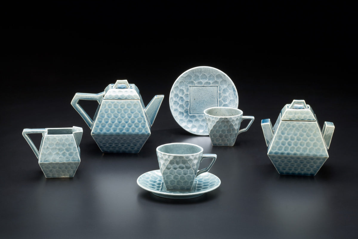 Masterpieces of Art Pottery: 1880–1930