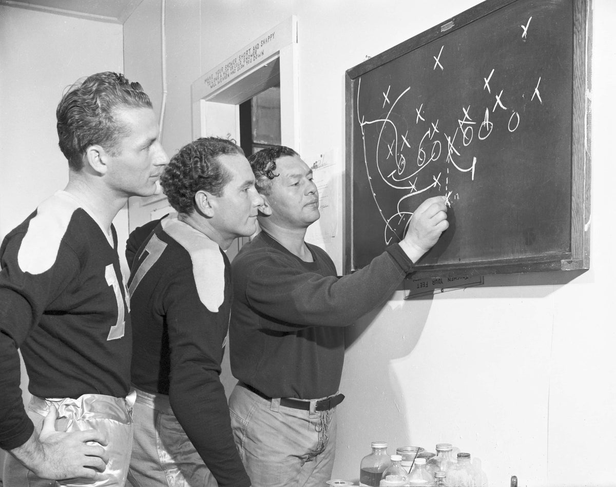 Where Legends Roam: The Greatest Players, Coaches and Teams to Play at Lambeau Field