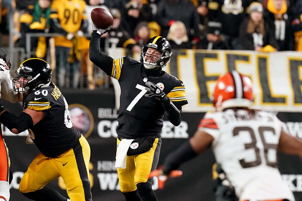 Pittsburgh Steelers quarterback Ben Roethlisberger drops back to pass against the Cleveland Browns in the first quarter at Heinz Field in Pittsburgh, Pa., on  Jan. 3, 2022. Matt Freed/Post-Gazette