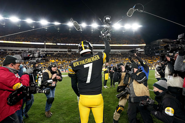 Pittsburgh Steelers quarterback Ben Roethlisberger acknowledges the crowd after defeating the Cleveland Browns at Heinz Field in Pittsburgh, Pa., on  Jan. 3, 2022. Matt Freed/Post-Gazette