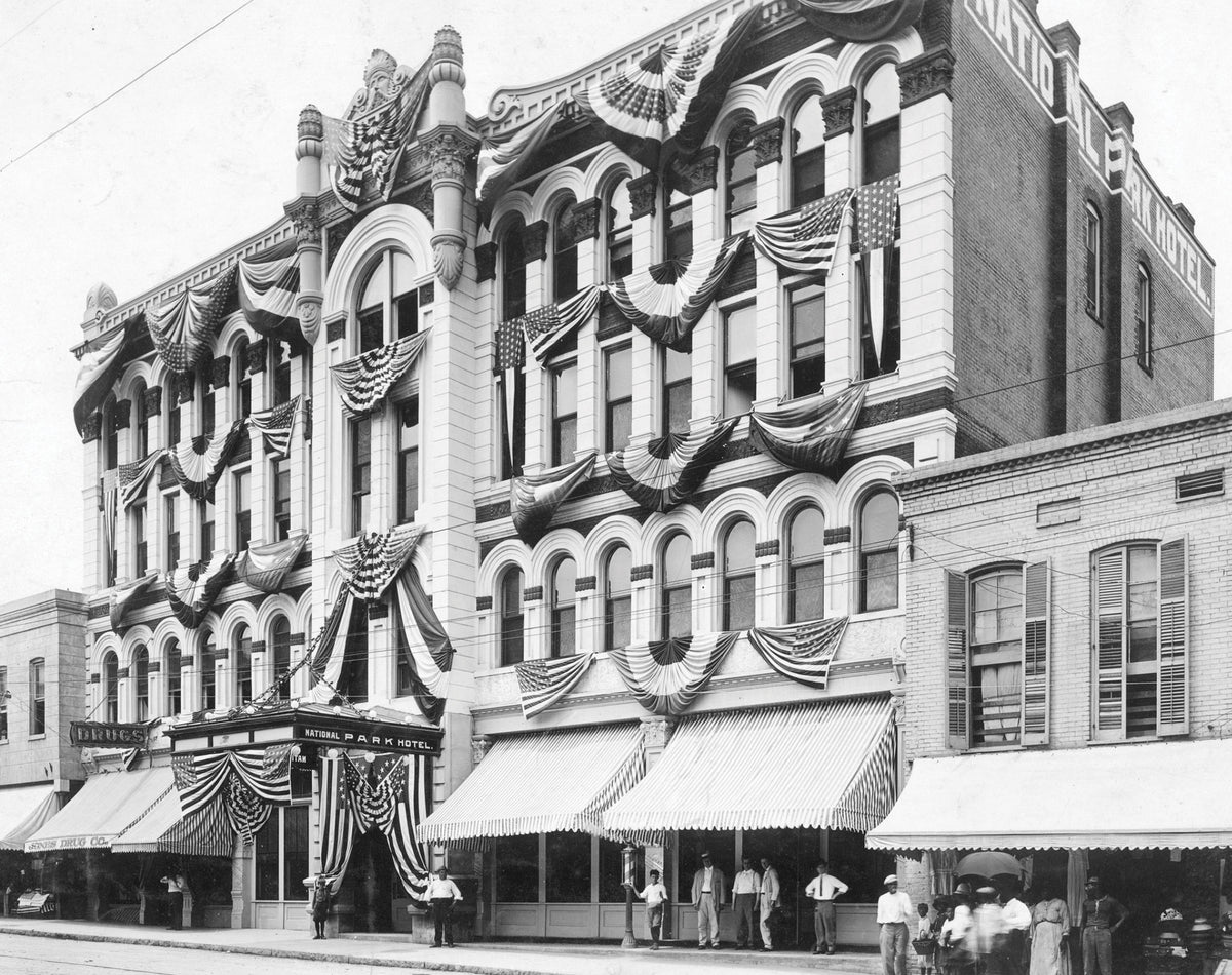 Vicksburg & Warren County: A Pictorial History