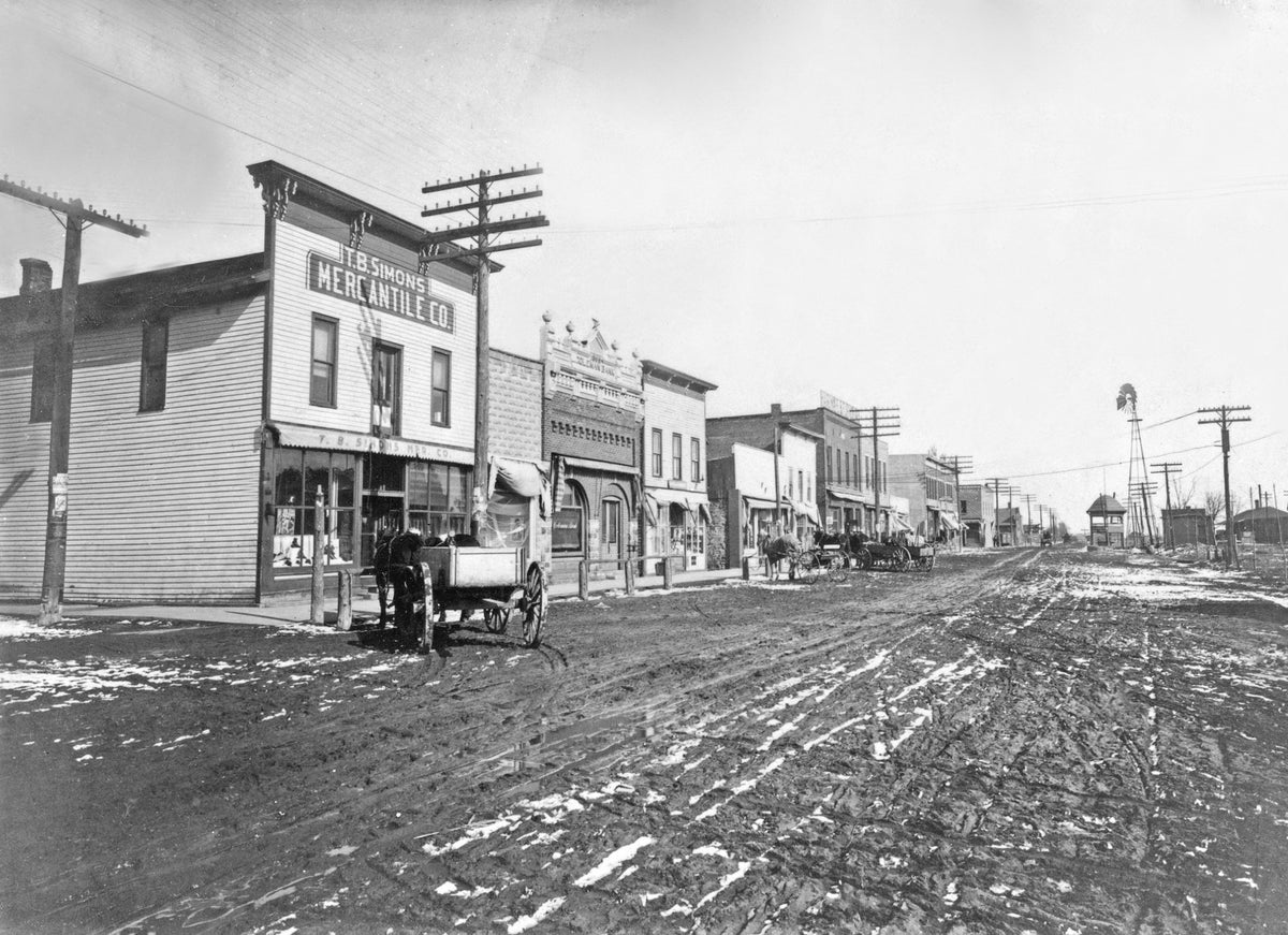 Looking Back: 150 Years of Memories and a Pictorial History of Midland County