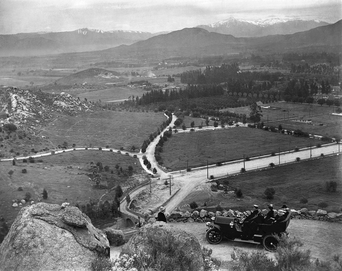 The first automobile driven up Huntington Drive to Mount Rubidoux, 1906. Henry E. Huntington, Frank Miller, and Charles M. Loring formed the Huntington Park Association in 1906 to buy and develop Mount Rubidoux as a park. The park property has since been donated to the city of Riverside by Frank Miller’s heirs. Courtesy Avery E. Field photographs (MS 146). Special Collections & University Archives, University of California, Riverside