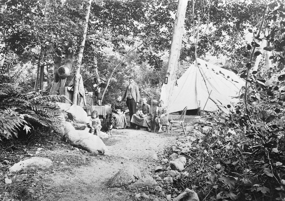 An early Riverside family at their campsite, circa 1909. Courtesy Avery E. Field photographs (MS 146). Special Collections & University Archives, University of California, Riverside