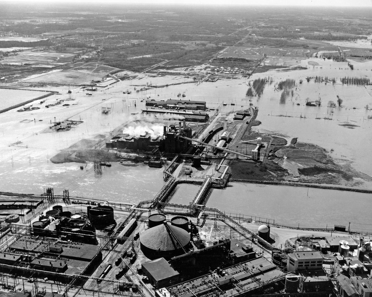 Looking Back: 150 Years of Memories and a Pictorial History of Midland County