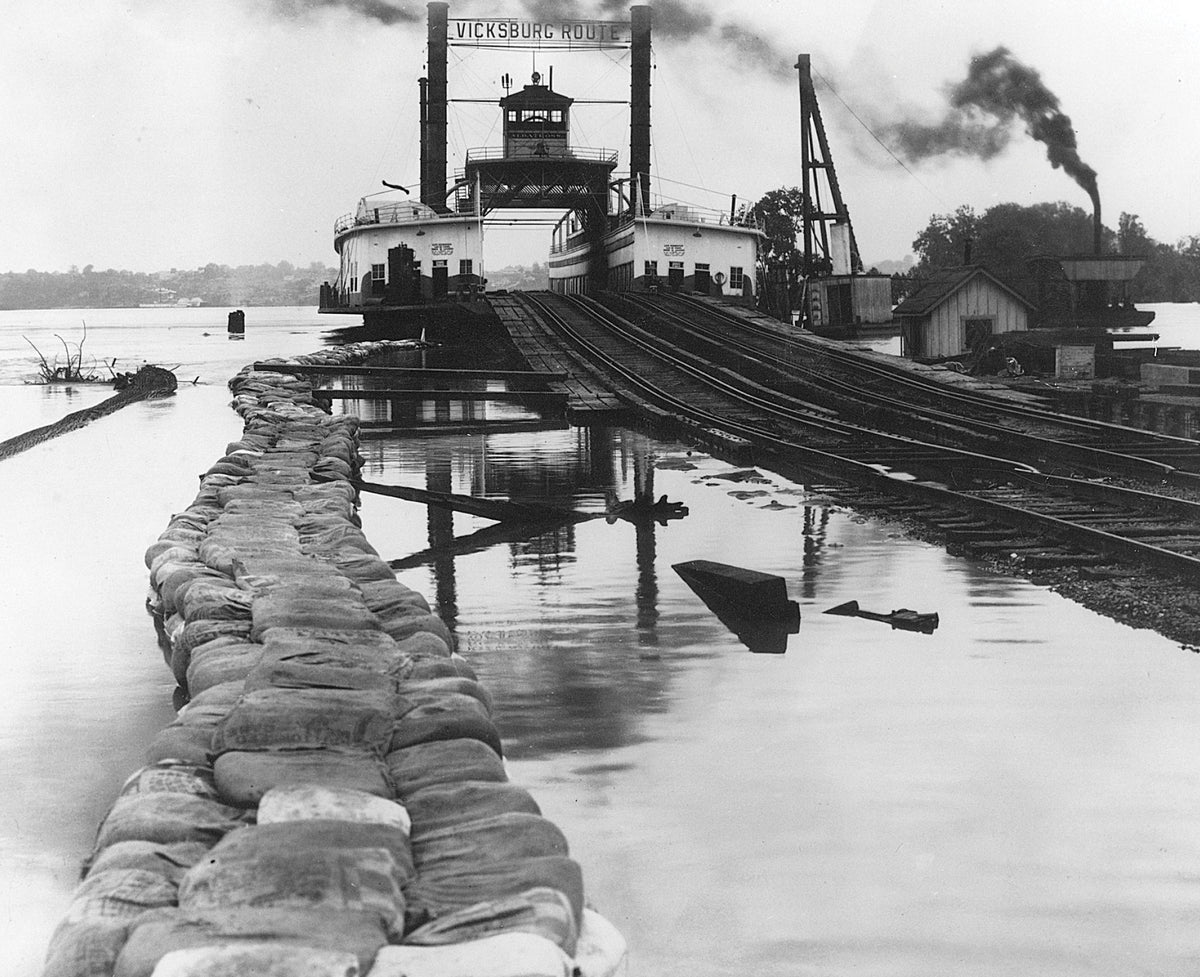 Vicksburg & Warren County: A Pictorial History