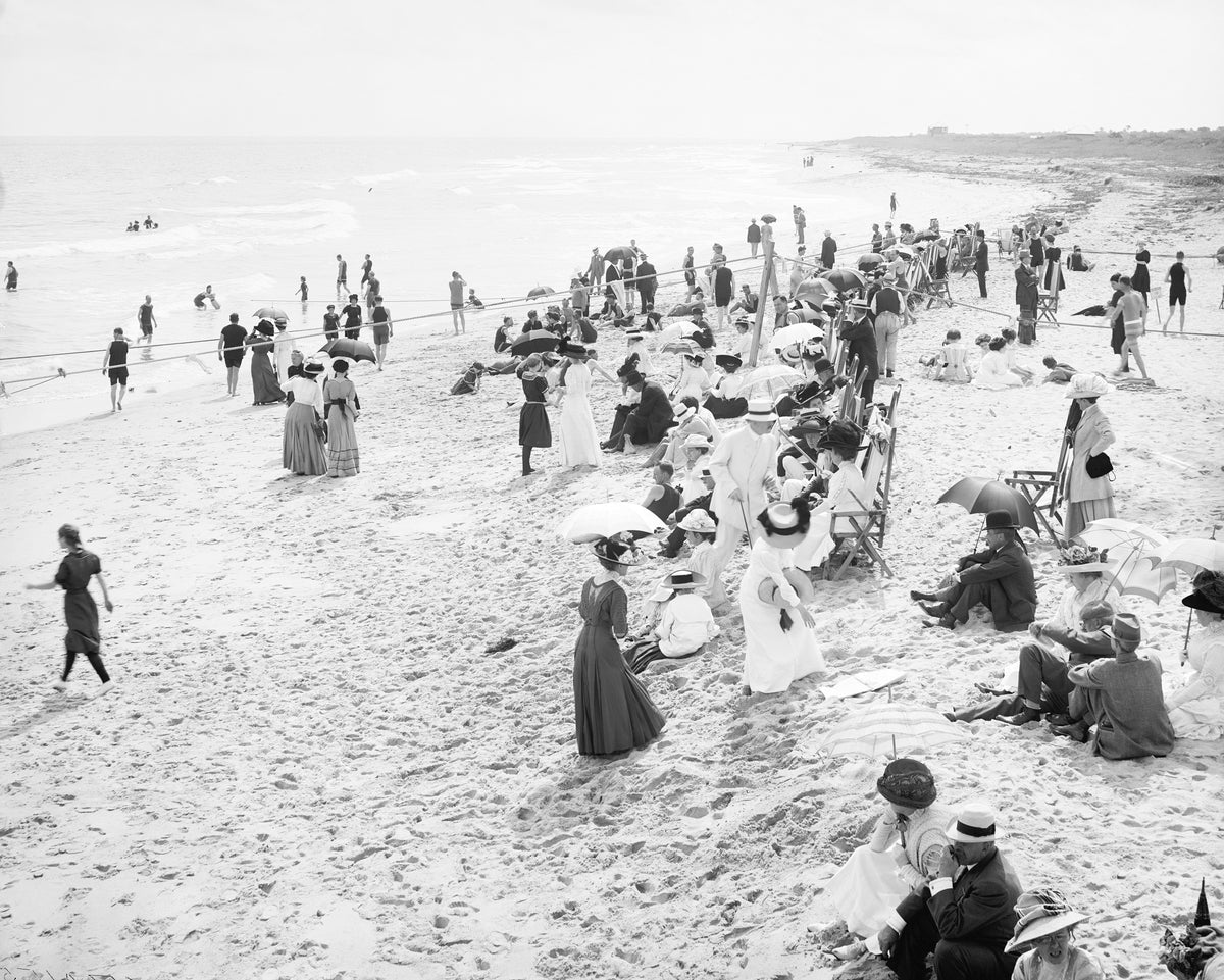 Bathers in Palm Beach, circa 1907. Courtesy Library of Congress / #LC-D4-500155
