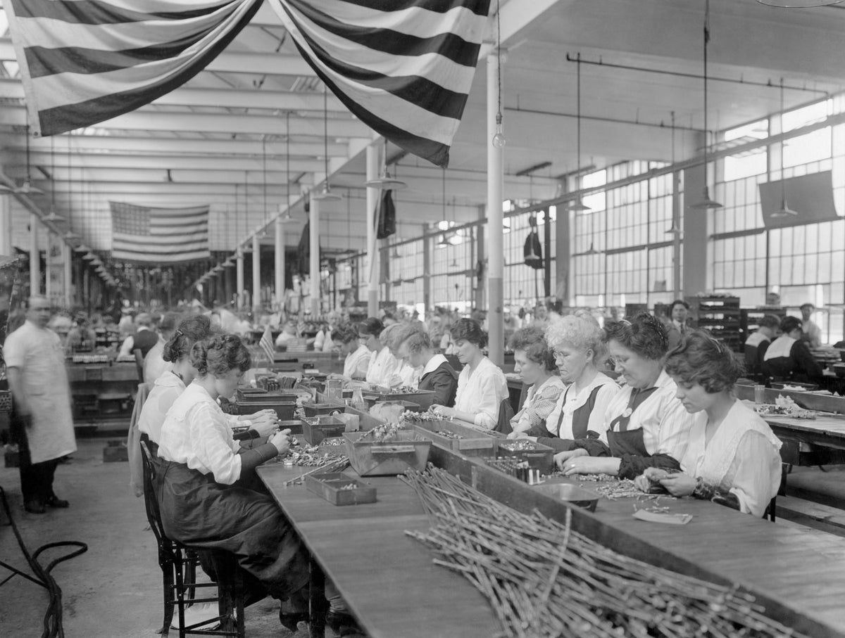 Women inspect Colt 45 automatic pistol parts at Colt’s Patent Fire Arms Plant, Hartford, circa 1915. Courtesy Library of Congress, Prints & Photographs Division, LC-DIG-ppmsca-55676