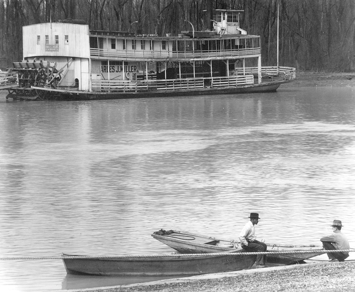 Vicksburg & Warren County: A Pictorial History