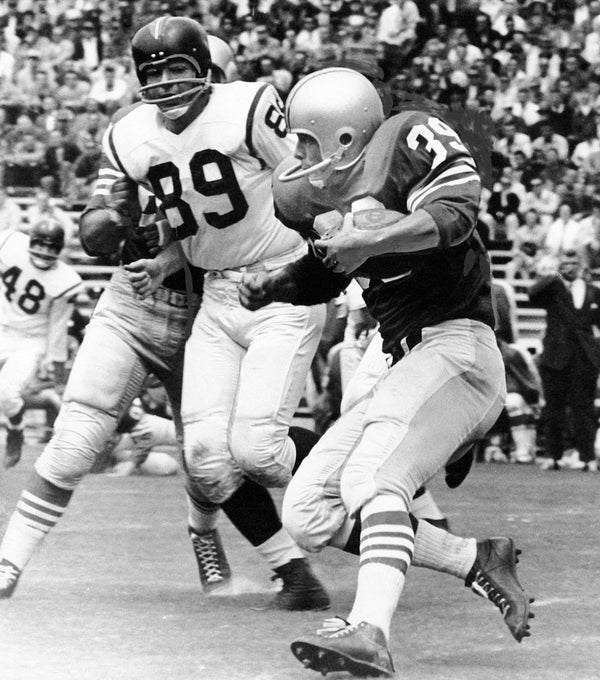 San Francisco 49ers running back Hugh McElhenny gains 11 yards. Photo taken on Aug. 13, 1960. Barney Peterson/The Chronicle