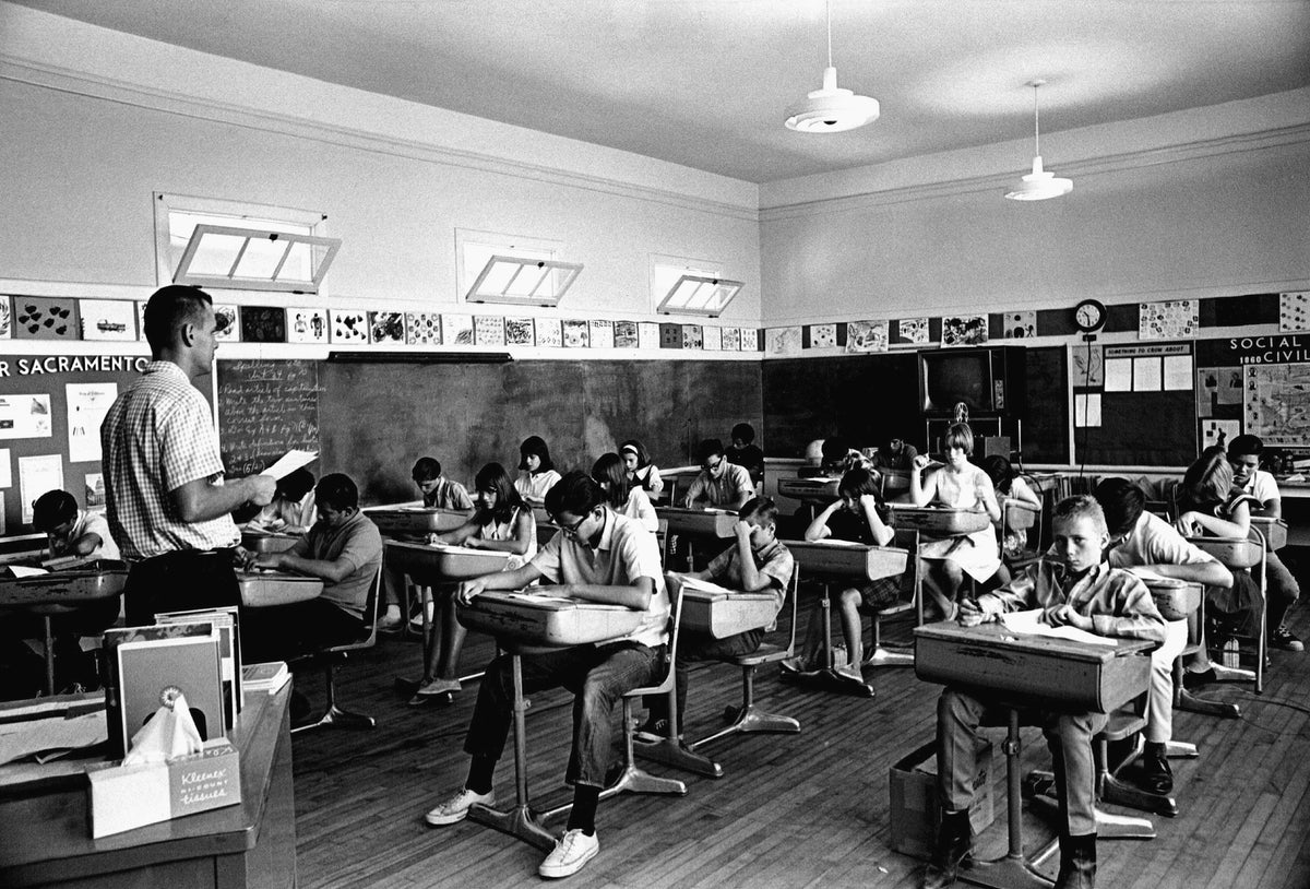 A combined classroom of seventh- and eighth-graders (left side of room) at Barstow Elementary School, 1966. Teaching at left is Leroy Goossen. Courtesy The Fresno Bee