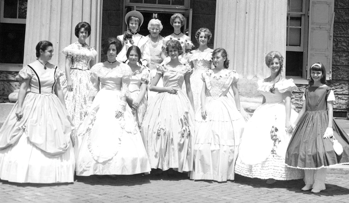 Vicksburg & Warren County: A Pictorial History