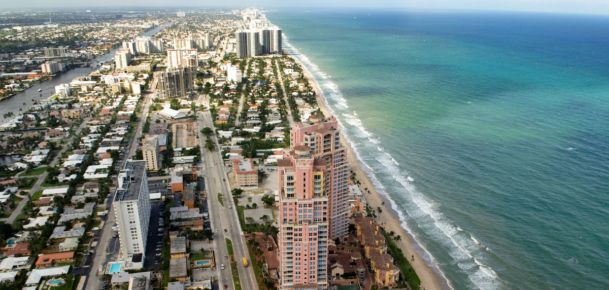 Neighborhood along Fort Lauderdale beach containing both single-family houses and condominiums, 2010. Courtesy Sun Sentinel