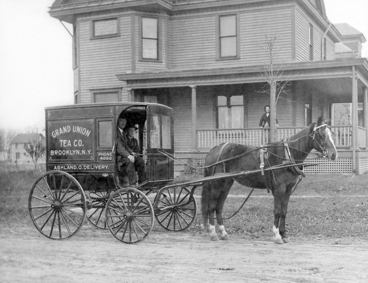 Ivor Perry and his son Ivor delivering Grand Union tea in Ashland at the corner of Sandusky and Monroe Streets, circa 1919. Courtesy Ella Lee Risser