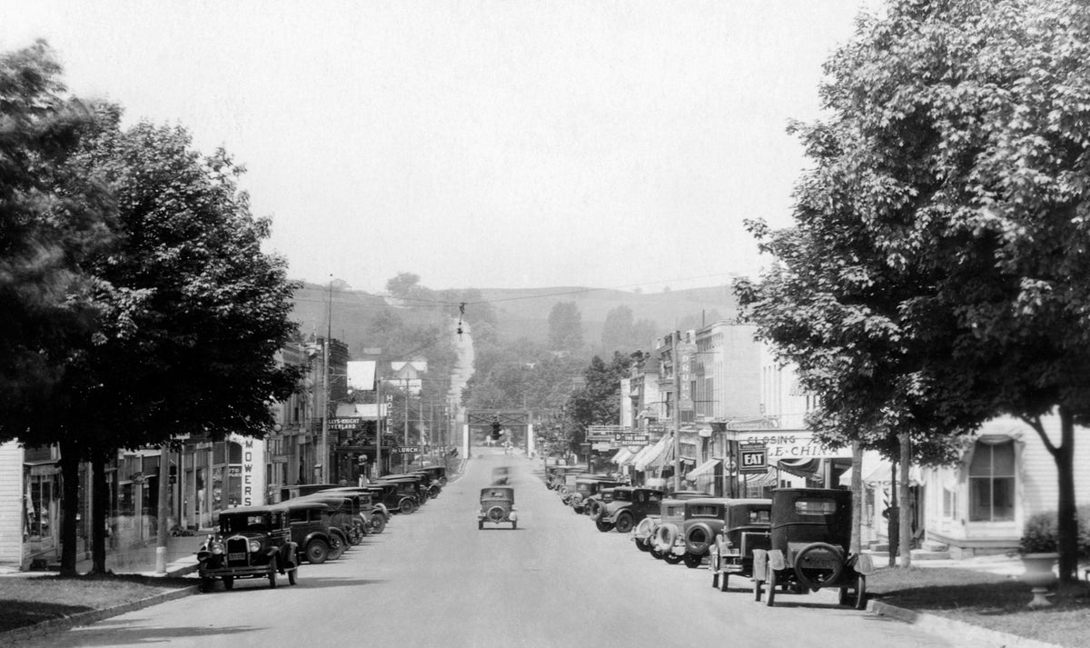Looking west on Main Street in Loudonville, circa 1918. Courtesy Cleo Redd Fisher Museum, Loudonville, OH