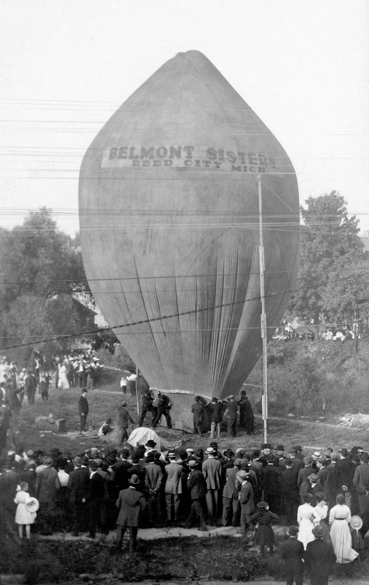 Crowds gathered around a hot air balloon at the Ashland County Fair, circa 1895. Courtesy Antiques on Main Ashland