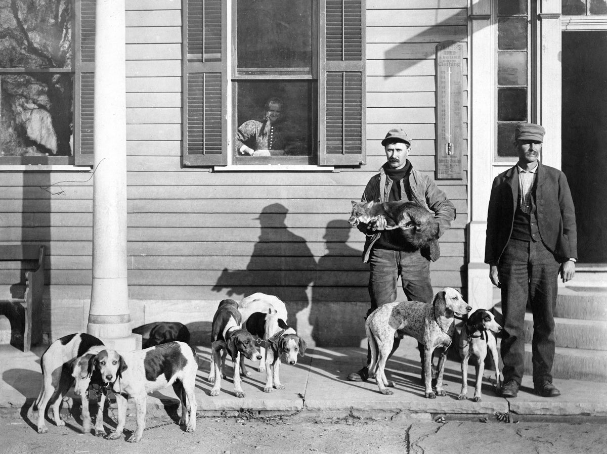 Fox hunters and their hounds in Zoar, circa 1890. Courtesy Ohio History Connection / #AV9_B03F4_003_001