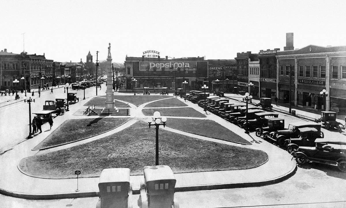 The Anderson City Square, 1924. Note the “Anderson Is My Town” sign in background above Pepsi Cola. Courtesy Dot Fant