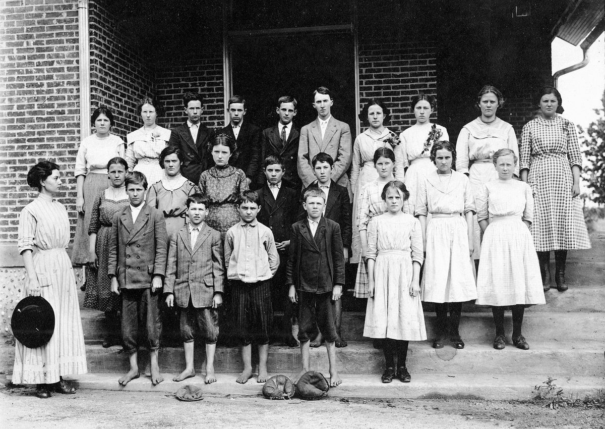 Lebanon School and students, Anderson. Teacher is Sally (Sallie) Thompson King. Courtesy Anderson County Museum