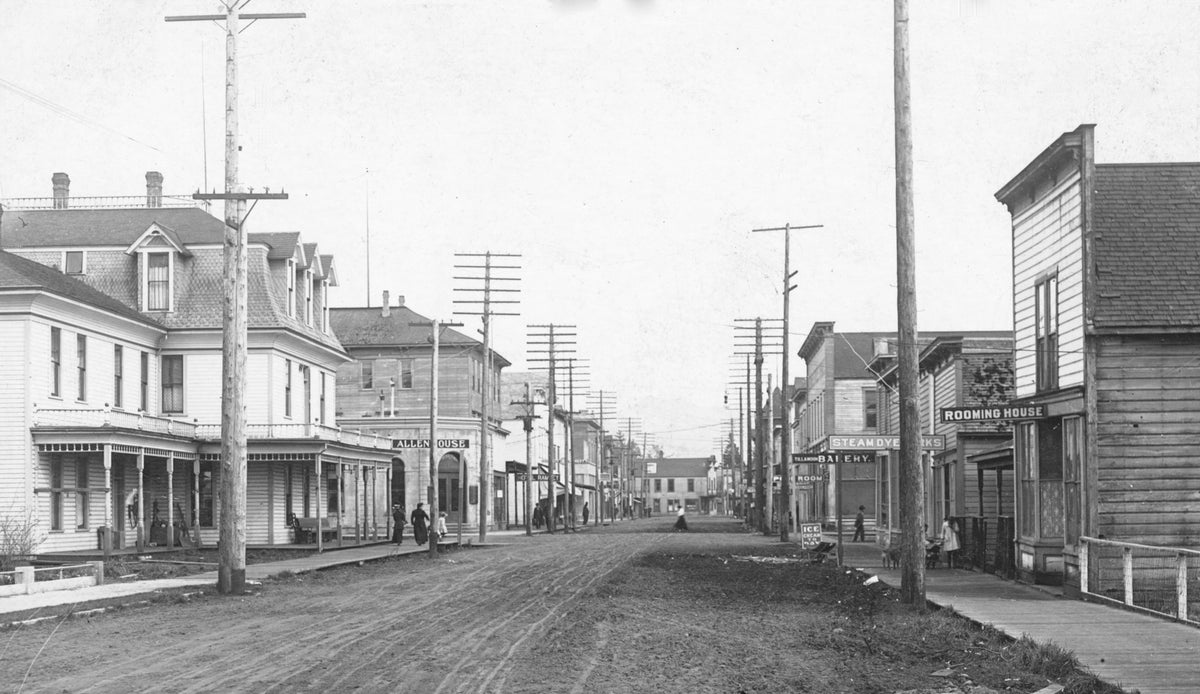 Tillamook County History & Tradition: A Pictorial Retrospective from the Headlight-Herald