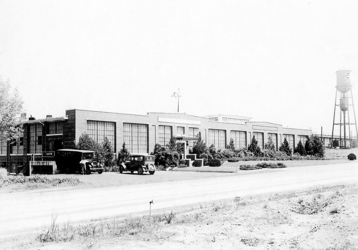 Vision Hosiery in Belmont, 1934. Courtesy Millican Pictorial History Museum