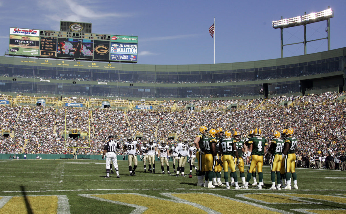 Lambeau Field - Favre:  Green Bay Packers' vs. New Orleans Saints' during the first quarter of an NFL football game Sunday, Sept. 17, 2006, in Green Bay, Wis. (The Post Crescent/Dwight Nale) ^^ center light rgba(40,40,40,0.75)