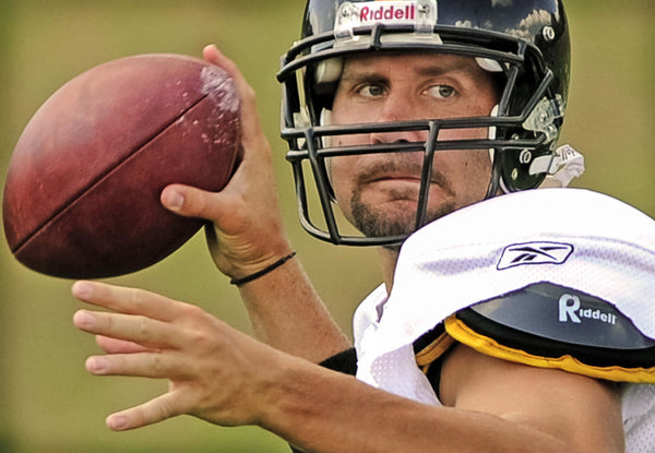 Pittsburgh Steelers quarterback Ben Roethlisberger drops back to pass during afternoon workouts at Saint Vincent College in Latrobe, Pa., on Aug. 2, 2008. Peter Diana/Post-Gazette