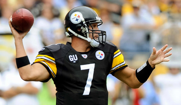 Pittsburgh Steelers quarterback Ben Roethlisberger throws to tight end Heath Miller in the first quarter against the Houston Texans at Heinz Field in Pittsburgh, Pa., on Sept. 7, 2008. Matt Freed/Post-Gazette