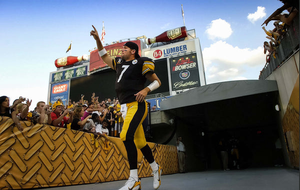 Pittsburgh Steelers quarterback Ben Roethlisberger runs on to Heinz Field for the Steelers first pre-season game against the Green Bay Packers on Aug. 11, 2007. Peter Diana/Post-Gazette