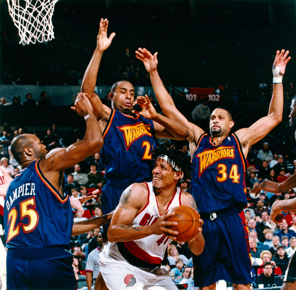 Brain Grant vs Golden State. Photo by Tom Treick / The Oregonian