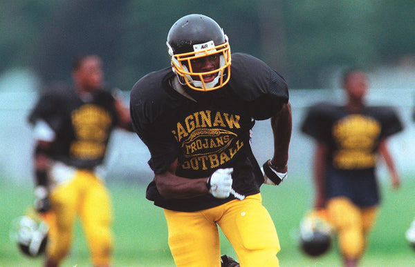 Before the 1999 season, Mick McCabe filed this assessment of Saginaw wide receiver Charles Rogers: “He is the best player in the state and the most exciting. Because he’s a terrific sprinter, you hold your breath every time he touches the ball.” Rogers’ coach, Don Durrett, said: “He’s just a natural. He has speed and that height and he has those long arms.” DAVID P. GILKEY/DETROIT FREE PRESS
