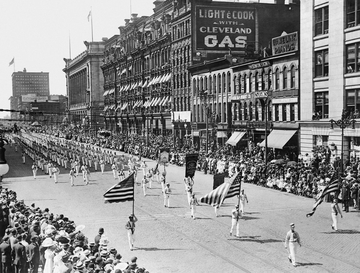 Members of the Painters Union marching down Superior Avenue during a parade in 1917. Courtesy Cleveland Public Library/Photograph Collection/#CP06888