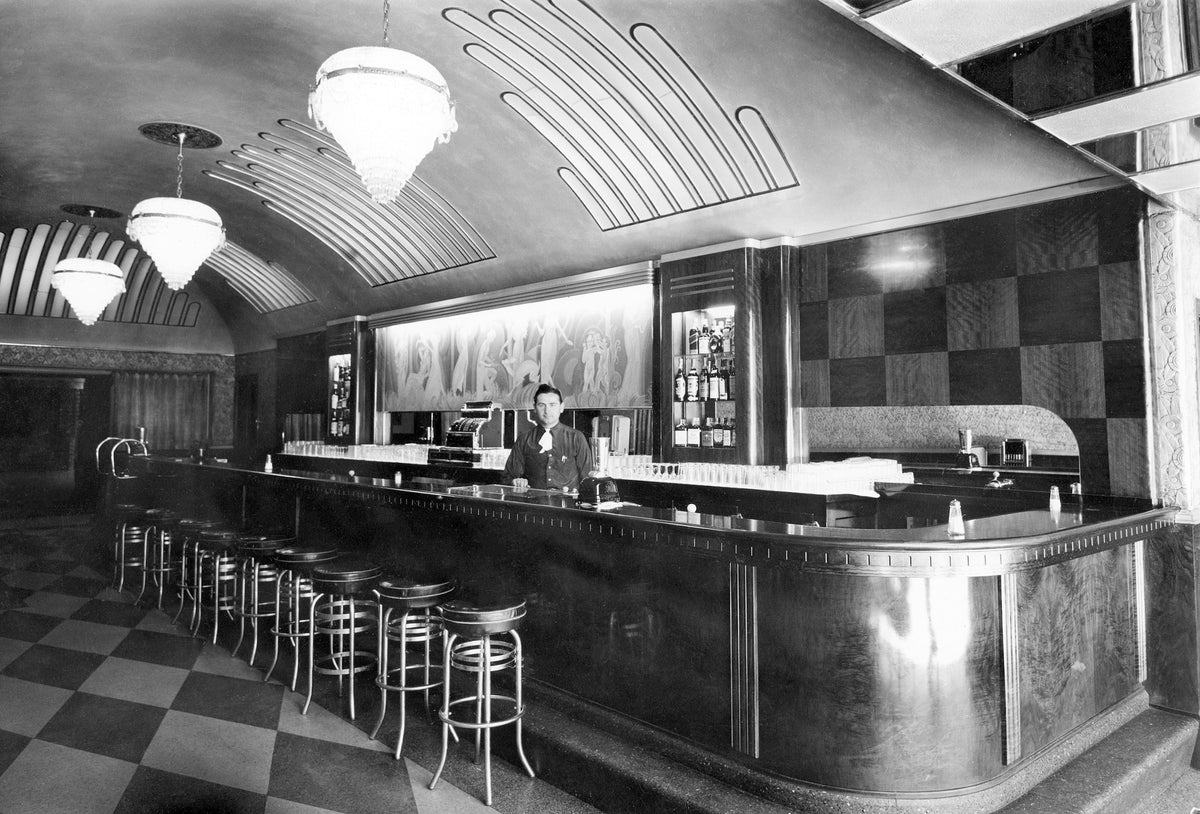 Crystal Room bar at the Gladstone Hotel, 1937. Courtesy Casper College Western History Center