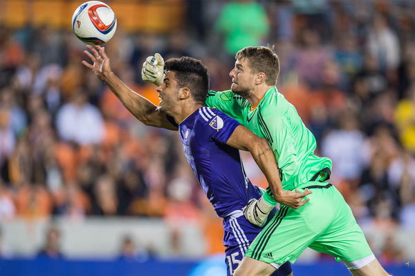 Orlando City’s Pedro Ribeiro tries to head the ball into the net but Houston keeper Tyler Deric actually punches it into the goal to give Orlando a 1-0 win on the road. ZUMA Press, Inc. / Alamy