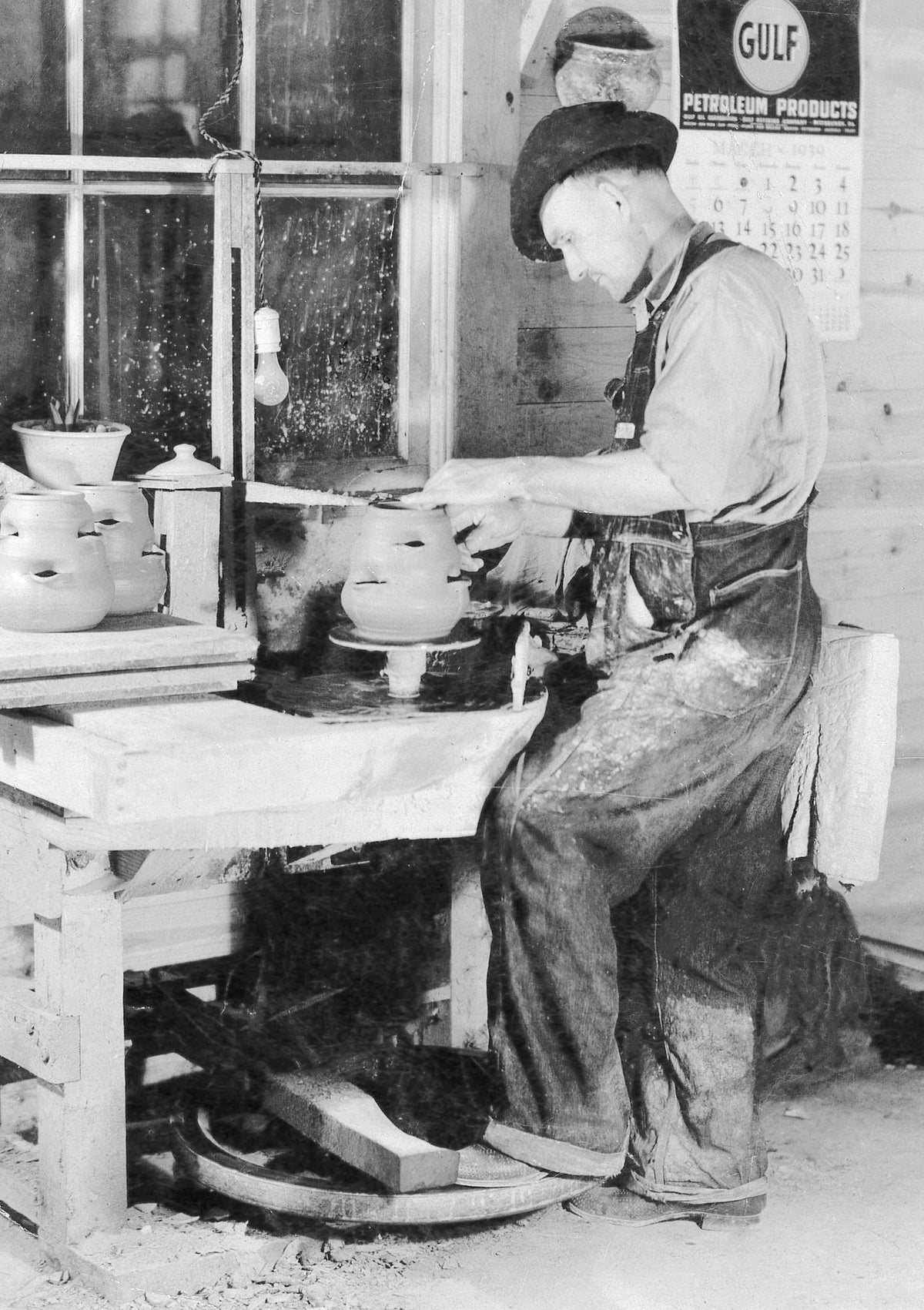 A Seagrove potter turning clay with foot-power, 1939. Kick wheels are turned with foot power. The kick wheel was revised into a treadle wheel to make the speed of the wheel easier to control and to reduce wear and tear on potters’ hips and legs. Courtesy The Courier-Tribune