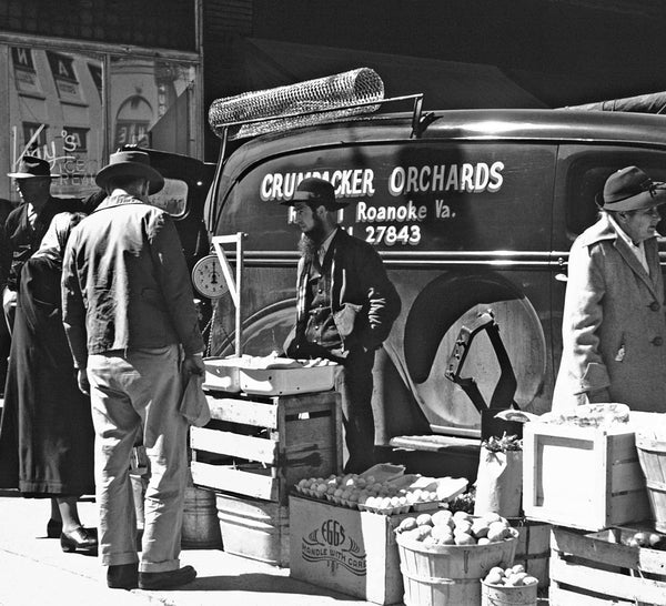 Crumpacker Orchards on the City Market, Roanoke, March 1951.  Courtesy Virginia Room, Roanoke Public Libraries / #Creasy25